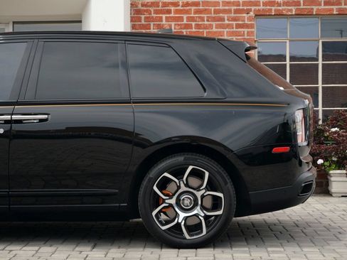 Used 2023 Rolls-Royce Cullinan Black Badge w/ Dark Exterior Package AWD/4WD image 21