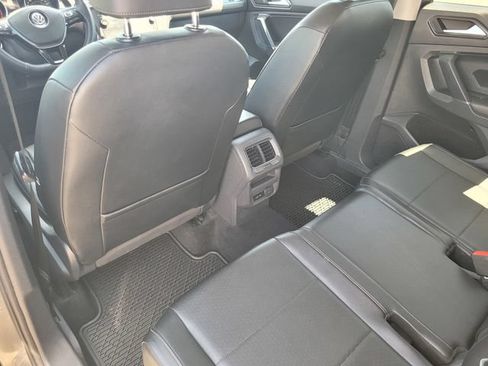 Used 2018 Volkswagen Tiguan SE FWD image 12