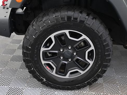 Used 2017 Jeep Wrangler Unlimited Rubicon w/ Max Tow Package AWD/4WD image 18