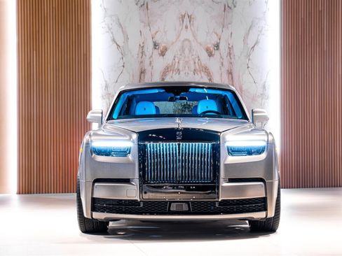 Used 2025 Rolls-Royce Phantom Sedan image 2