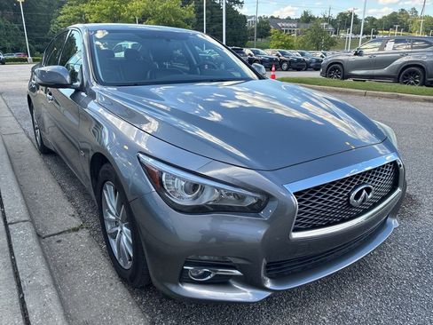 Used 2017 INFINITI Q50 2.0t w/ Moonroof Package RWD image 4