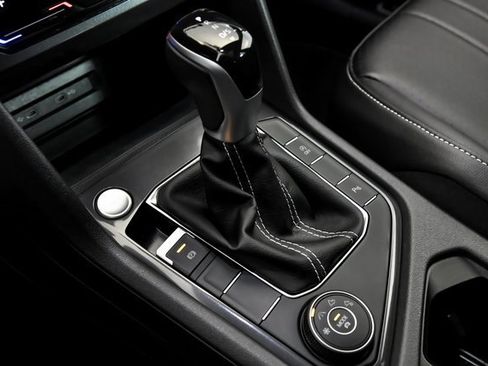 Certified 2024 Volkswagen Tiguan SE R-Line image 22