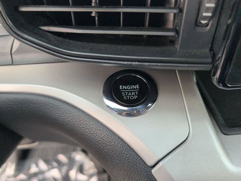 Used 2023 Ford Explorer XLT AWD/4WD image 21