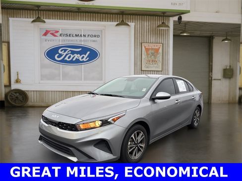 Used 2024 Kia Forte LXS image 2
