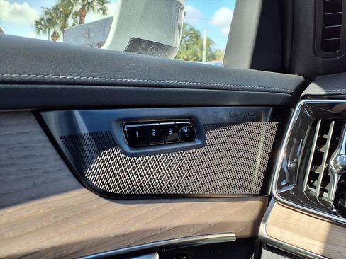 New 2026 Volvo XC90 B6 Plus w/ Protection Package Premier image 17