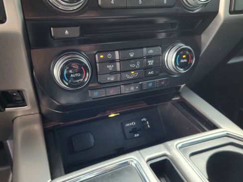 Used 2015 Ford F150 Platinum w/ Equipment Group 701A Luxury image 13