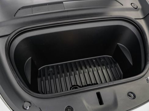 Used 2021 Tesla Model Y Long Range image 45