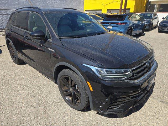 Used 2024 Volkswagen Tiguan SE R-Line FWD image 3