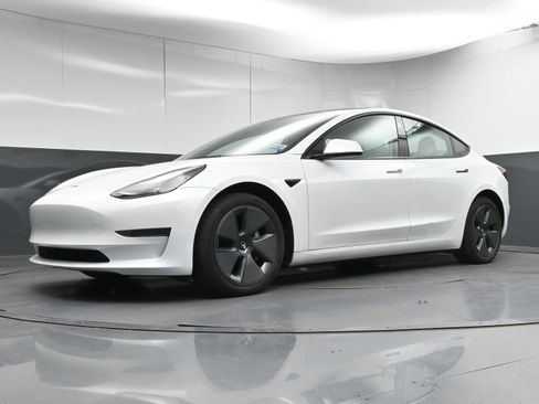 Used 2023 Tesla Model 3 Standard Range image 21