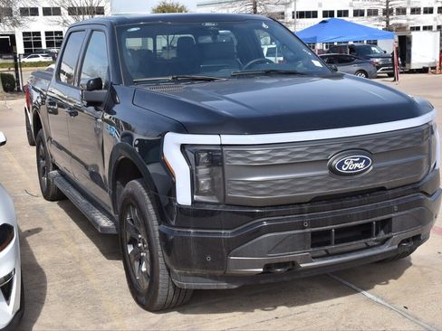 Used 2025 Ford F150 Lightning Lariat image 4
