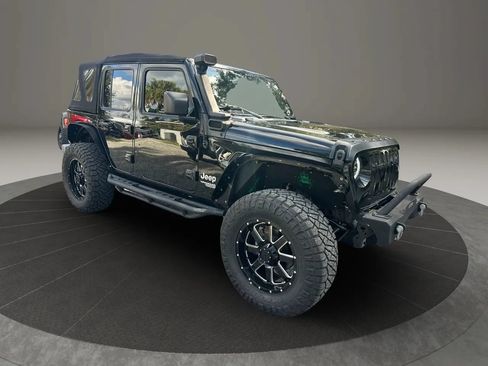 Used 2018 Jeep Wrangler Unlimited Sport S AWD/4WD image 3