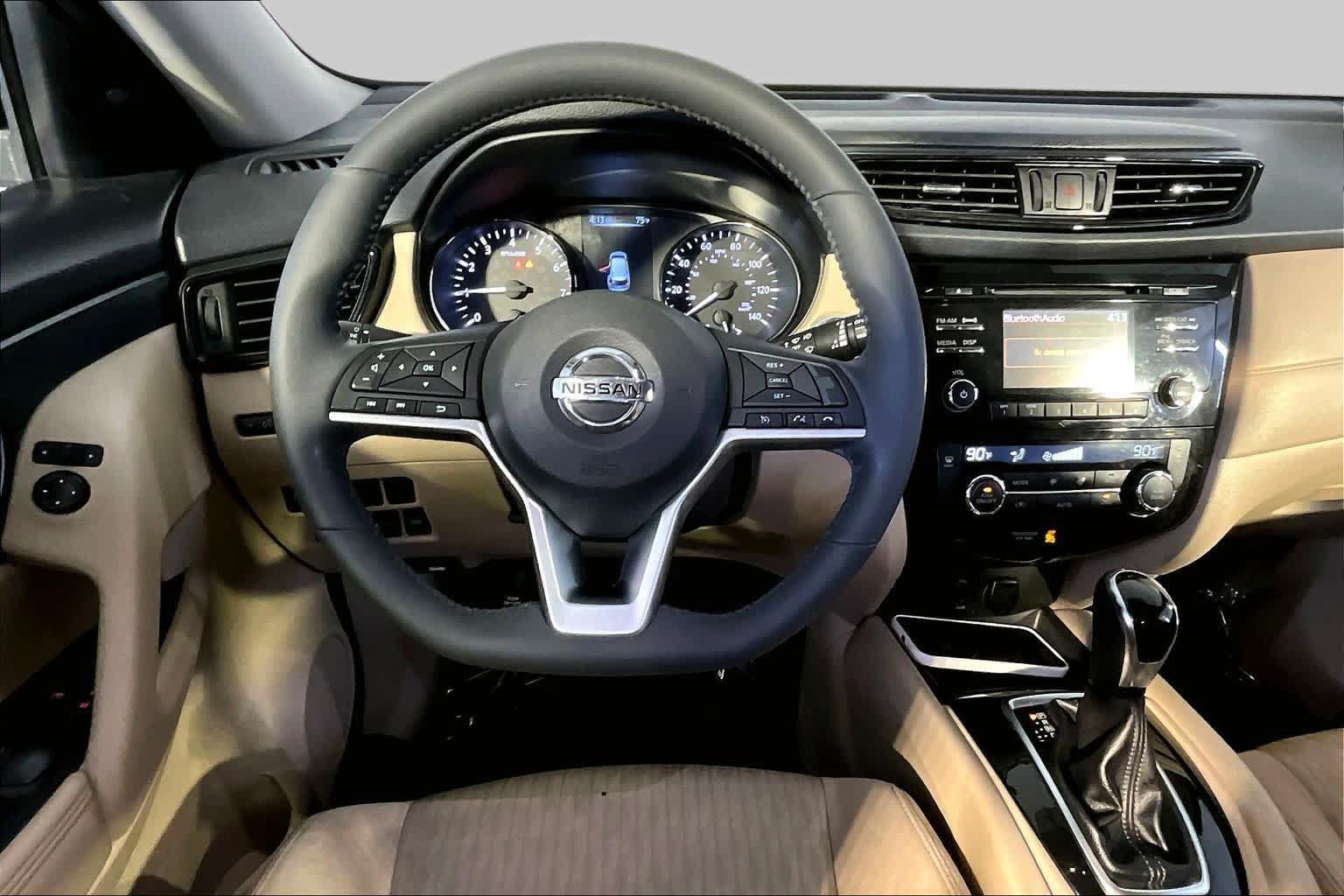 Used 2017 Nissan Rogue SV AWD/4WD image 6