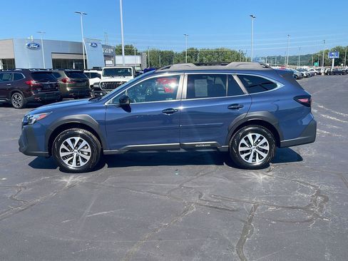 Used 2025 Subaru Outback Premium AWD/4WD image 2