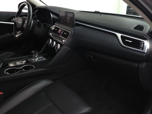 Used 2022 Genesis G70 2.0T image 31