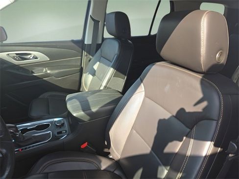 Used 2021 Chevrolet Traverse RS image 13