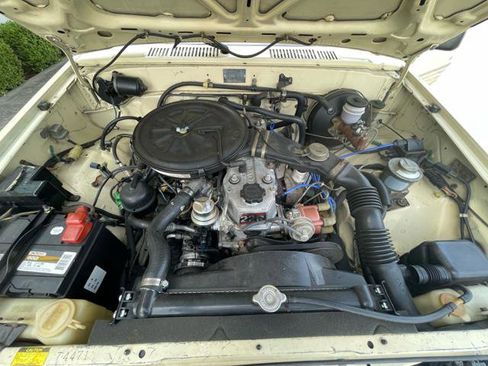 Used 1987 Toyota Pickup 4x4 Regular Cab image 11