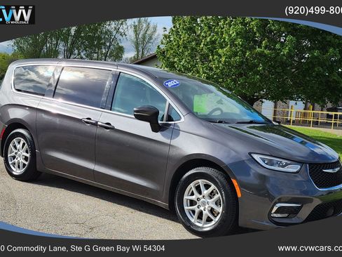 Used 2023 Chrysler Pacifica Touring-L FWD image 1