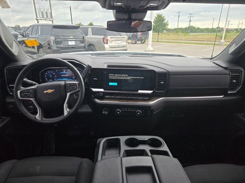 Used 2023 Chevrolet Silverado 1500 LT w/ Z71 Off-Road Package AWD/4WD image 15