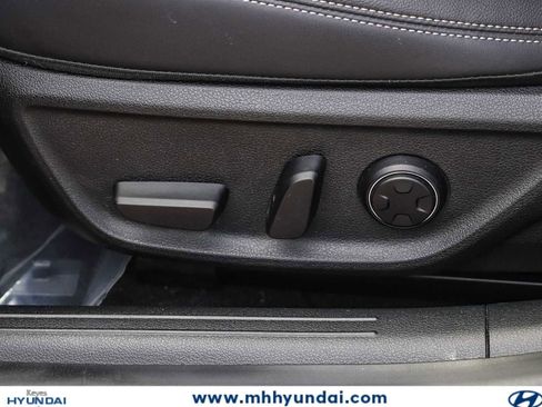 Used 2026 Genesis G70 2.5T RWD image 18