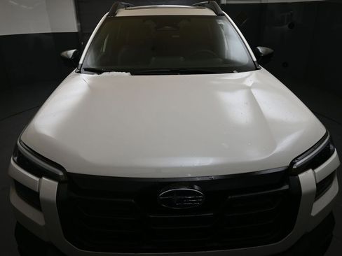 Certified 2026 Subaru Outback Limited AWD/4WD image 4