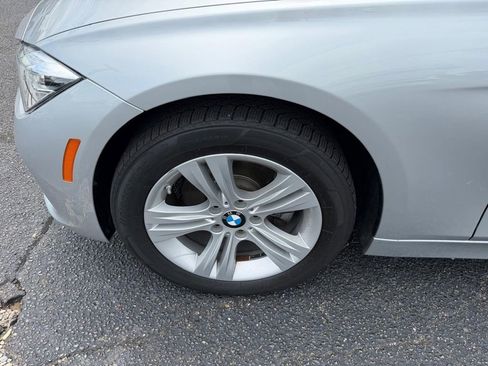 Used 2018 BMW 330i xDrive Sedan w/ Convenience Package AWD/4WD image 12