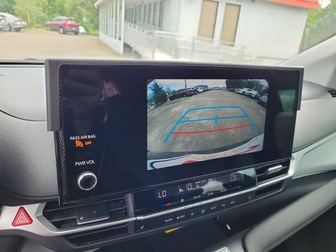 Used 2025 Toyota Sienna XLE FWD image 34