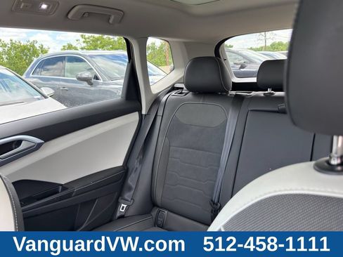 Used 2025 Volkswagen Taos SE w/ Panoramic Sunroof Package FWD image 14