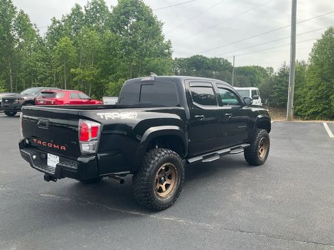 Used 2023 Toyota Tacoma TRD Sport w/ TRD Premium Sport Package AWD/4WD image 5
