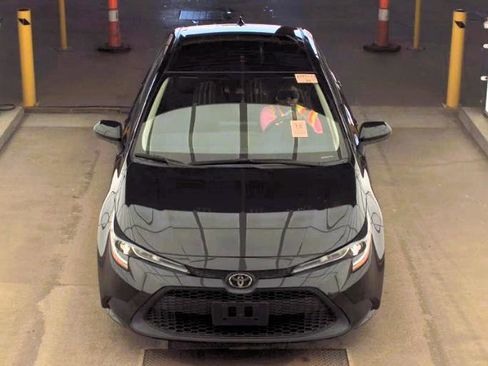 Used 2022 Toyota Corolla LE FWD image 2