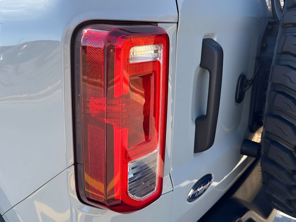 Used 2022 Ford Bronco 4-Door AWD/4WD image 4