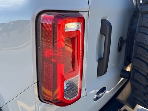 Used 2022 Ford Bronco 4-Door AWD/4WD image 4
