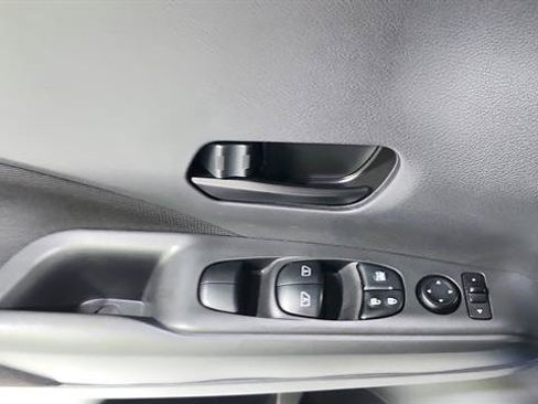 Certified 2021 Nissan Kicks S FWD image 17