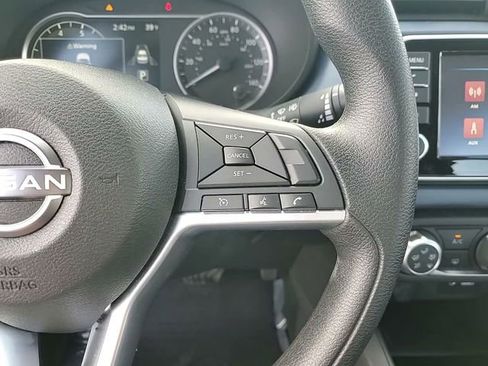 Used 2025 Nissan Versa SV image 18