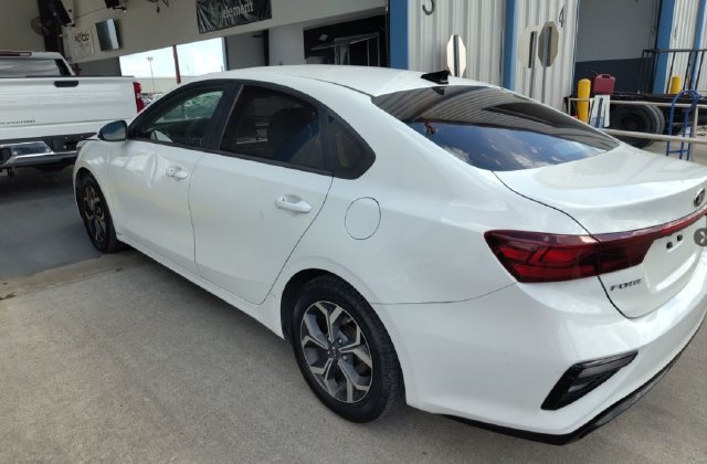 Used 2020 Kia Forte LXS FWD image 2