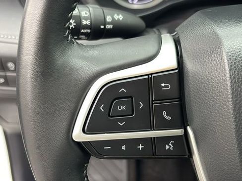 Used 2025 Toyota Highlander LE AWD/4WD image 18