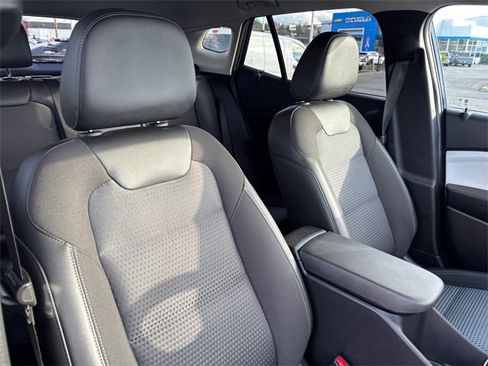 Used 2024 Chevrolet Trax LT w/ Driver Confidence Package image 28