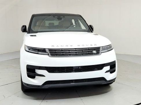 Used 2025 Land Rover Range Rover Sport SE image 8