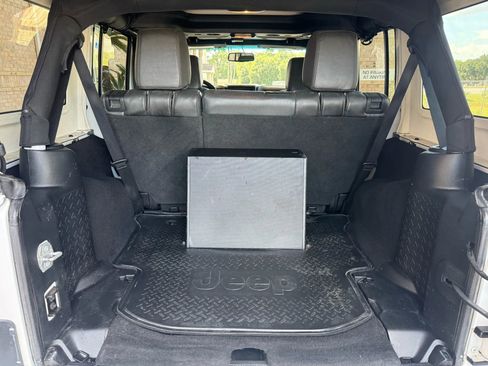 Used 2016 Jeep Wrangler Unlimited Sahara w/ Connectivity Group image 17