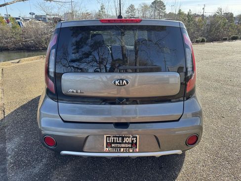 Used 2018 Kia Soul + image 6