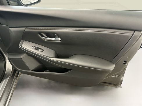 Used 2025 Nissan Sentra SV FWD image 32