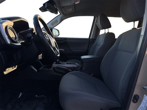 Used 2018 Toyota Tacoma SR5 image 10