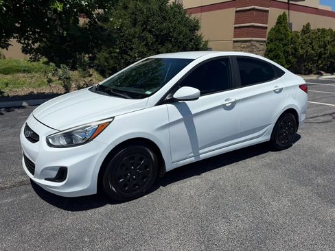 Used 2017 Hyundai Accent SE FWD image 1