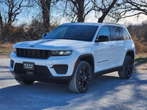 New 2025 Jeep Grand Cherokee Altitude image 3