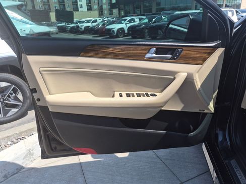 Used 2017 Hyundai Sonata Limited w/ Ultimate Package 04 FWD image 13