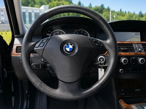 Used 2010 BMW 535i xDrive Sedan AWD/4WD image 11