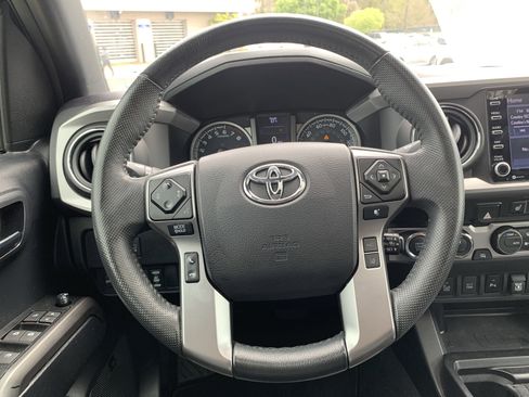 Used 2021 Toyota Tacoma Limited AWD/4WD image 18