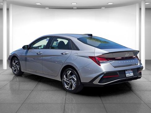 Certified 2025 Hyundai Elantra Sport FWD image 4