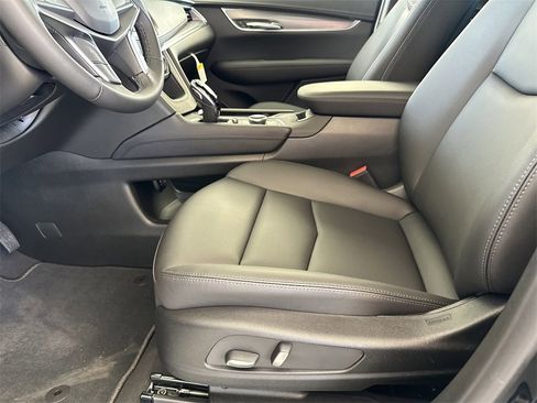 New 2026 Cadillac XT5 Luxury image 14