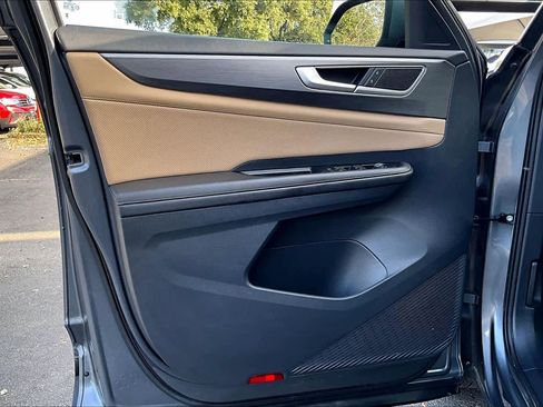 Used 2024 Volkswagen Atlas Cross Sport SE image 22