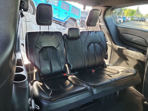 Used 2023 Chrysler Pacifica Touring-L w/ S Appearance Package image 21